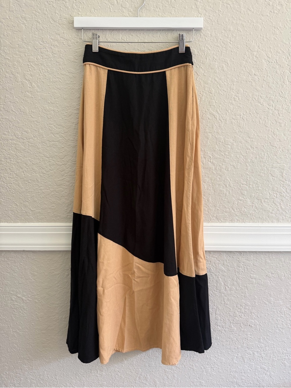 FARM Rio Two-Tone Black and Beige Maxi Skirt